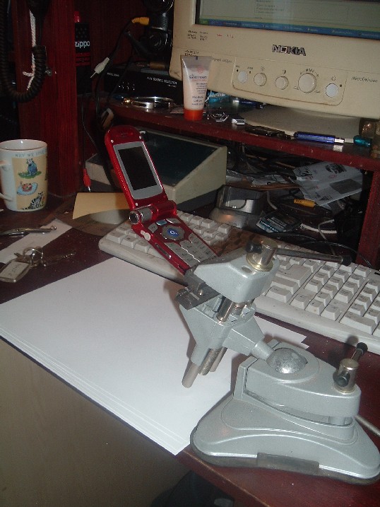 holdingmobile.jpg